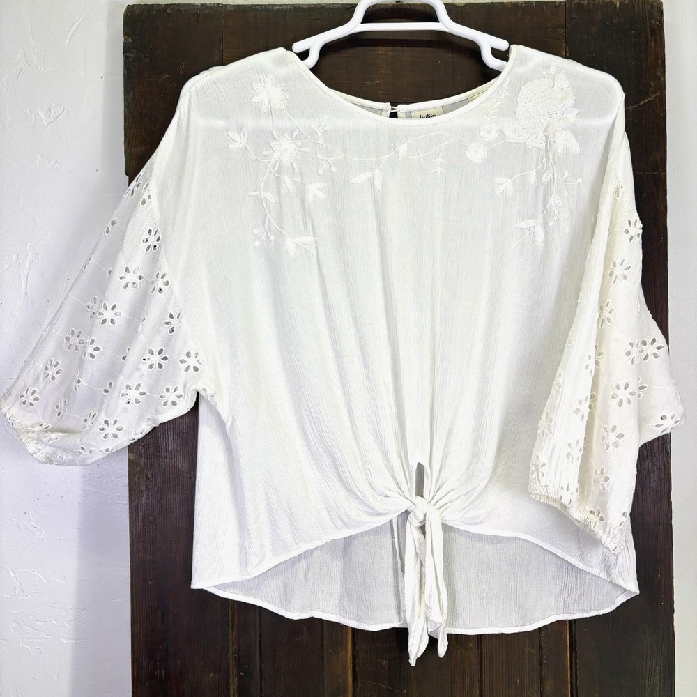 Daytrip Woman's High Low Blouse Size‎ M White Eyelet Embroidery Boho Cottagecore